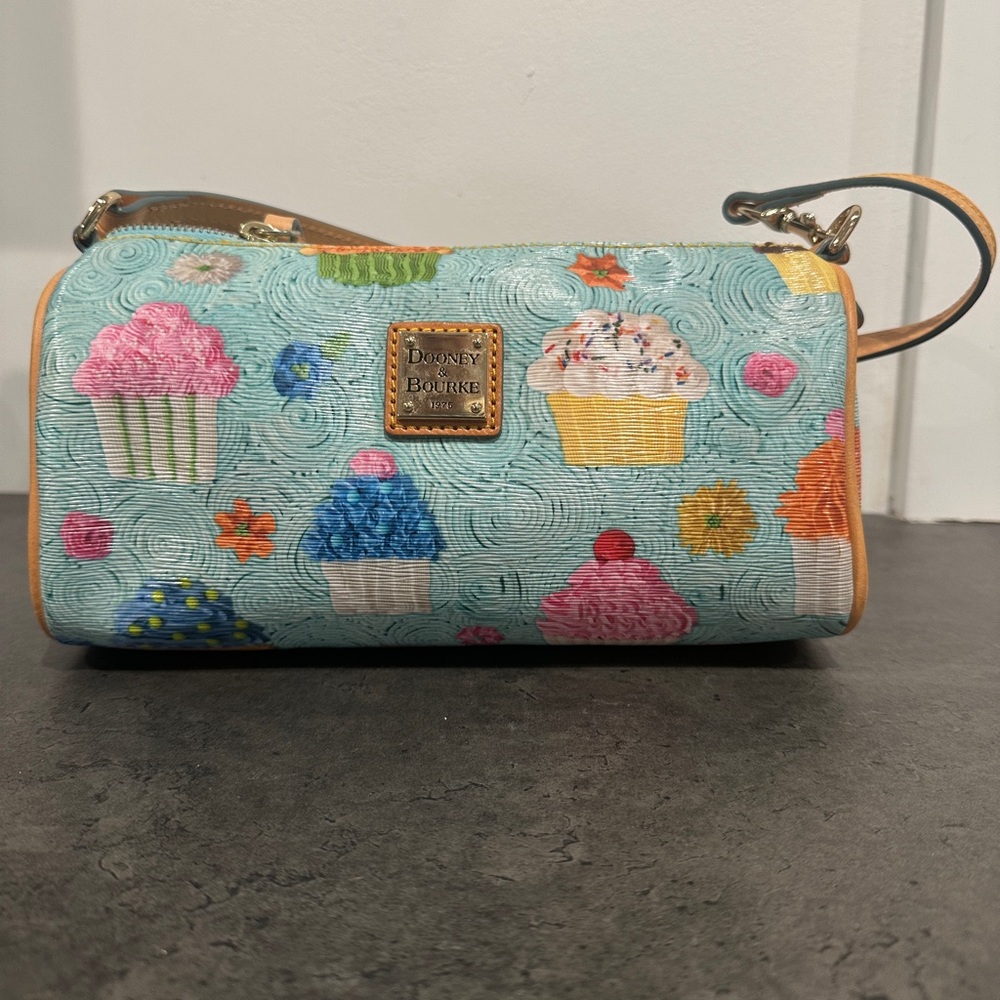 Dooney and Bourke cupcake purse bag ￼